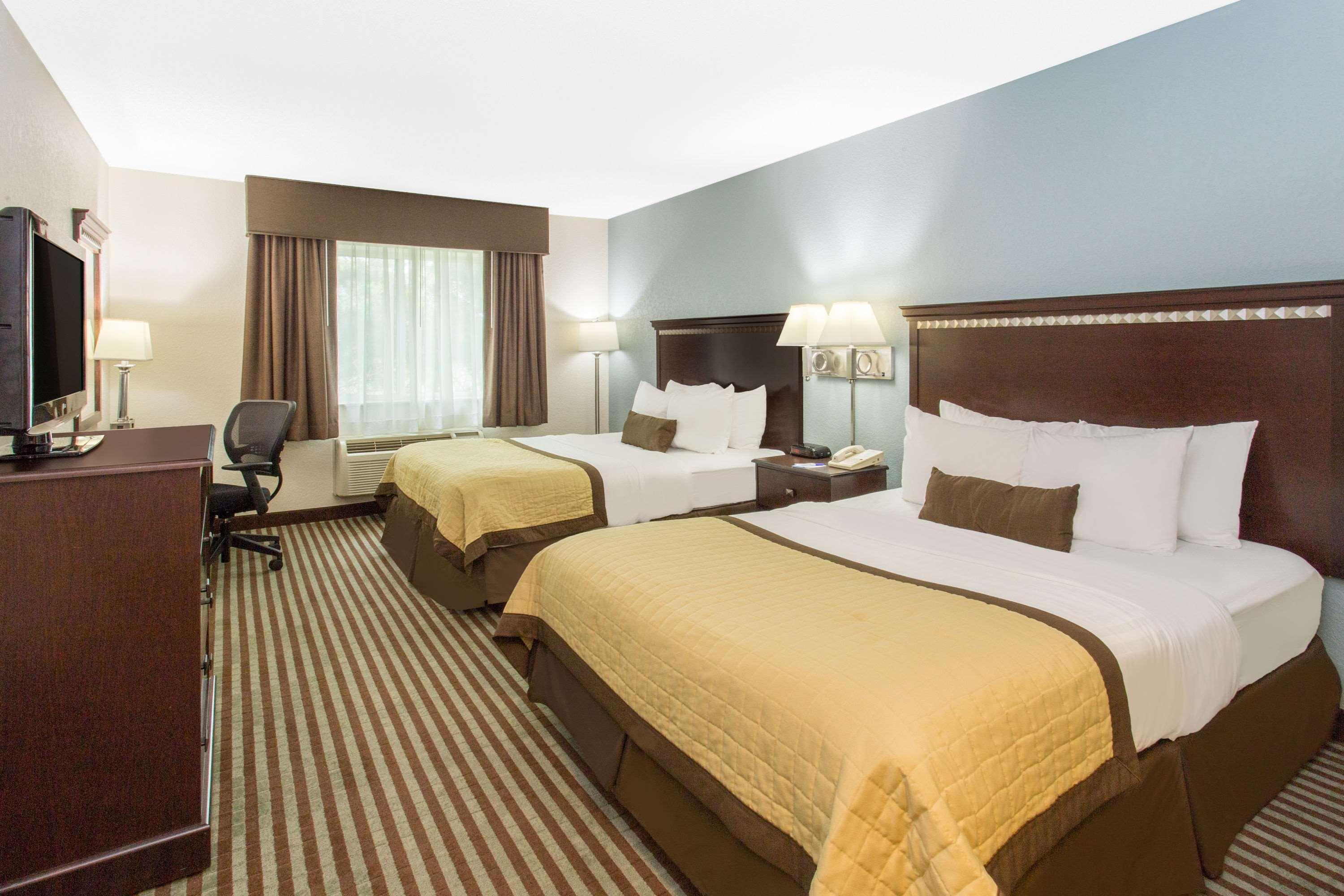 Baymont By Wyndham Mattoon Hotel Bagian luar foto