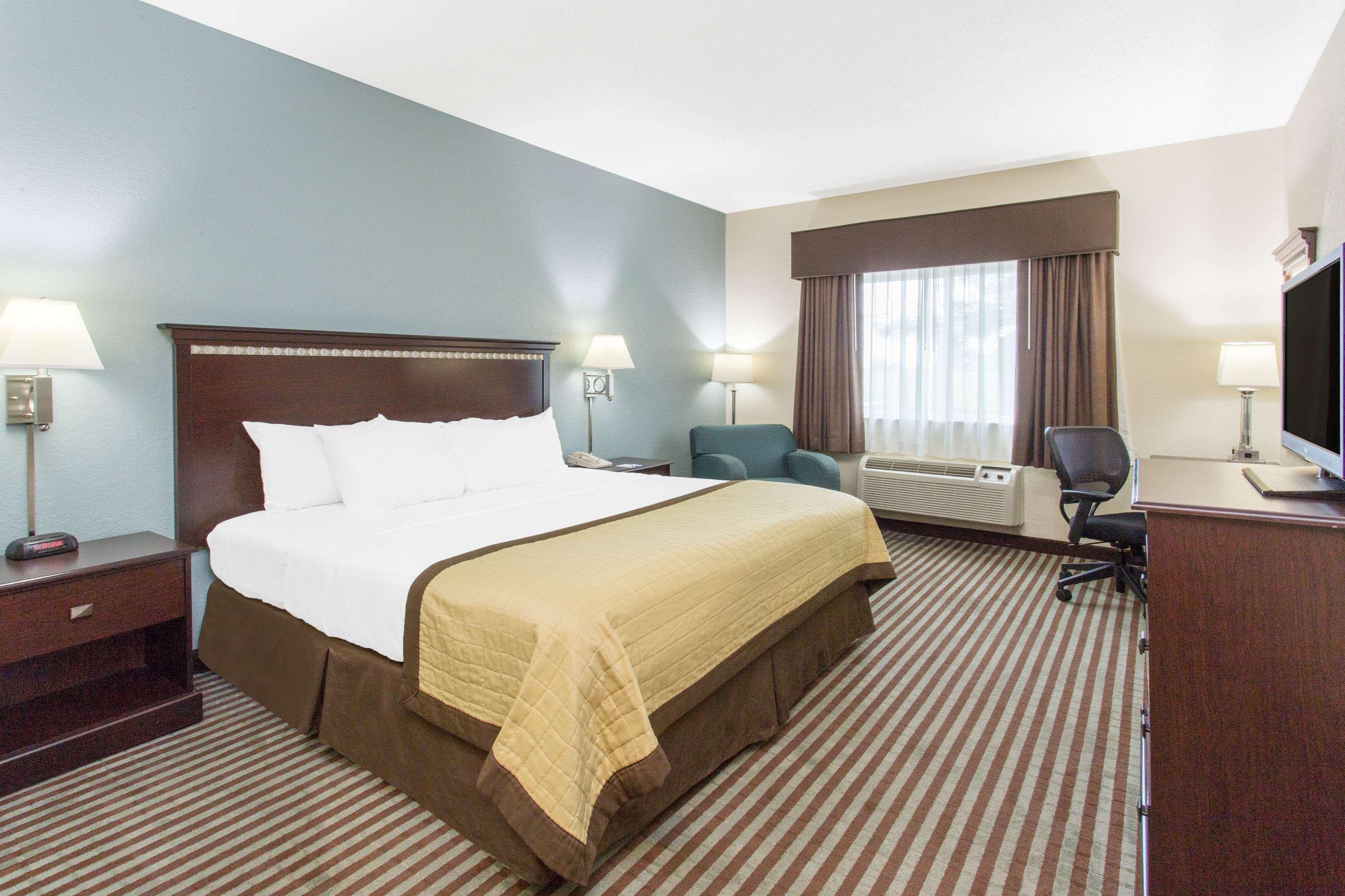 Baymont By Wyndham Mattoon Hotel Bagian luar foto