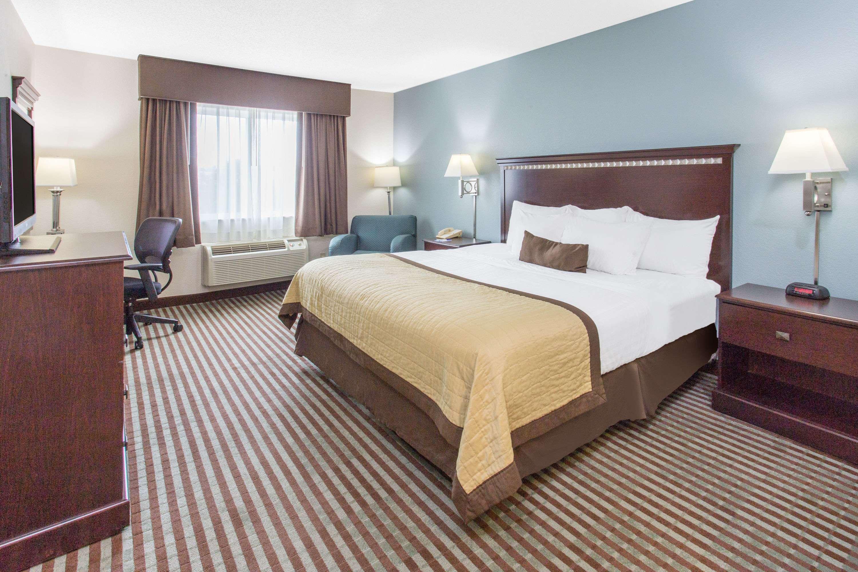 Baymont By Wyndham Mattoon Hotel Bagian luar foto