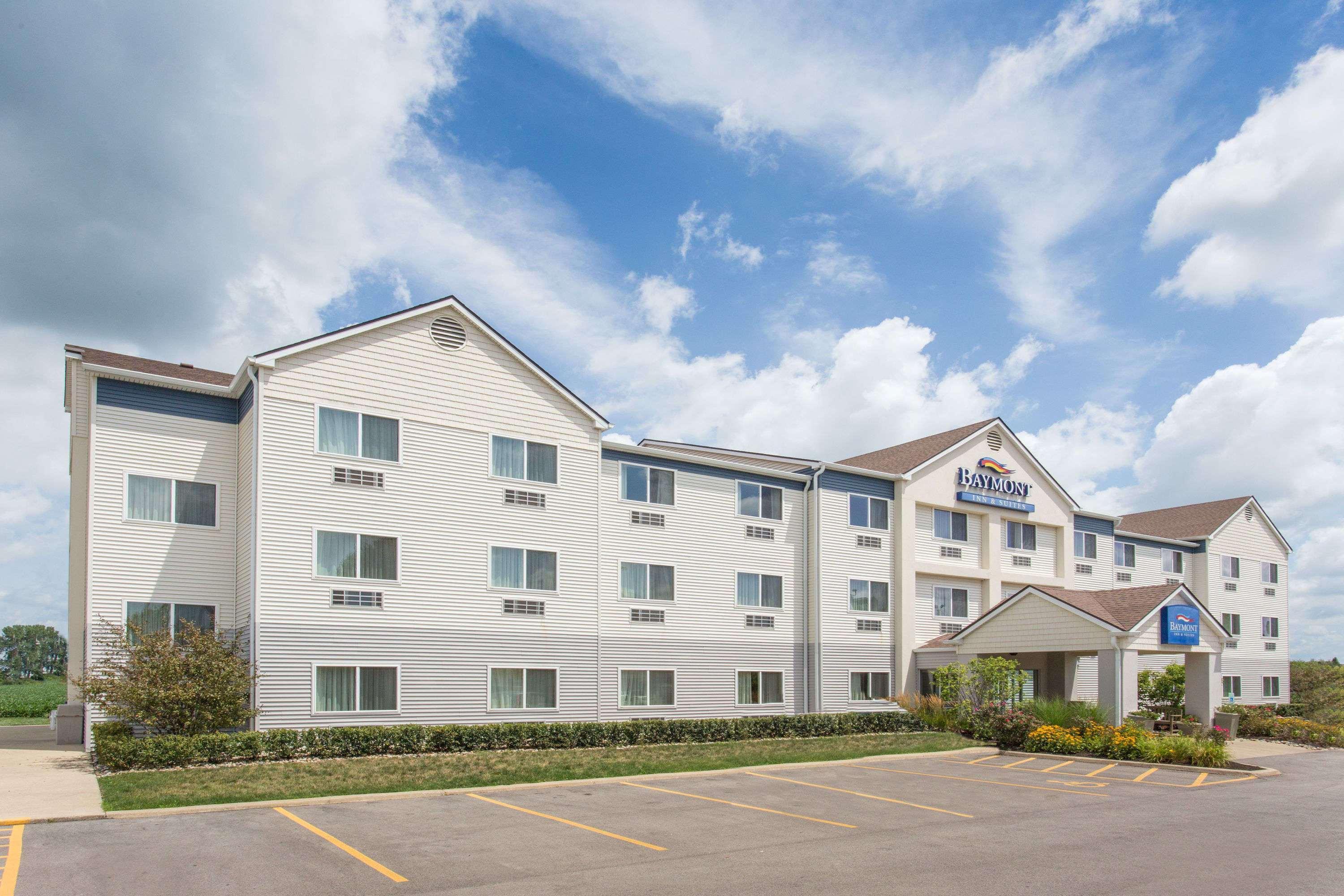 Baymont By Wyndham Mattoon Hotel Bagian luar foto