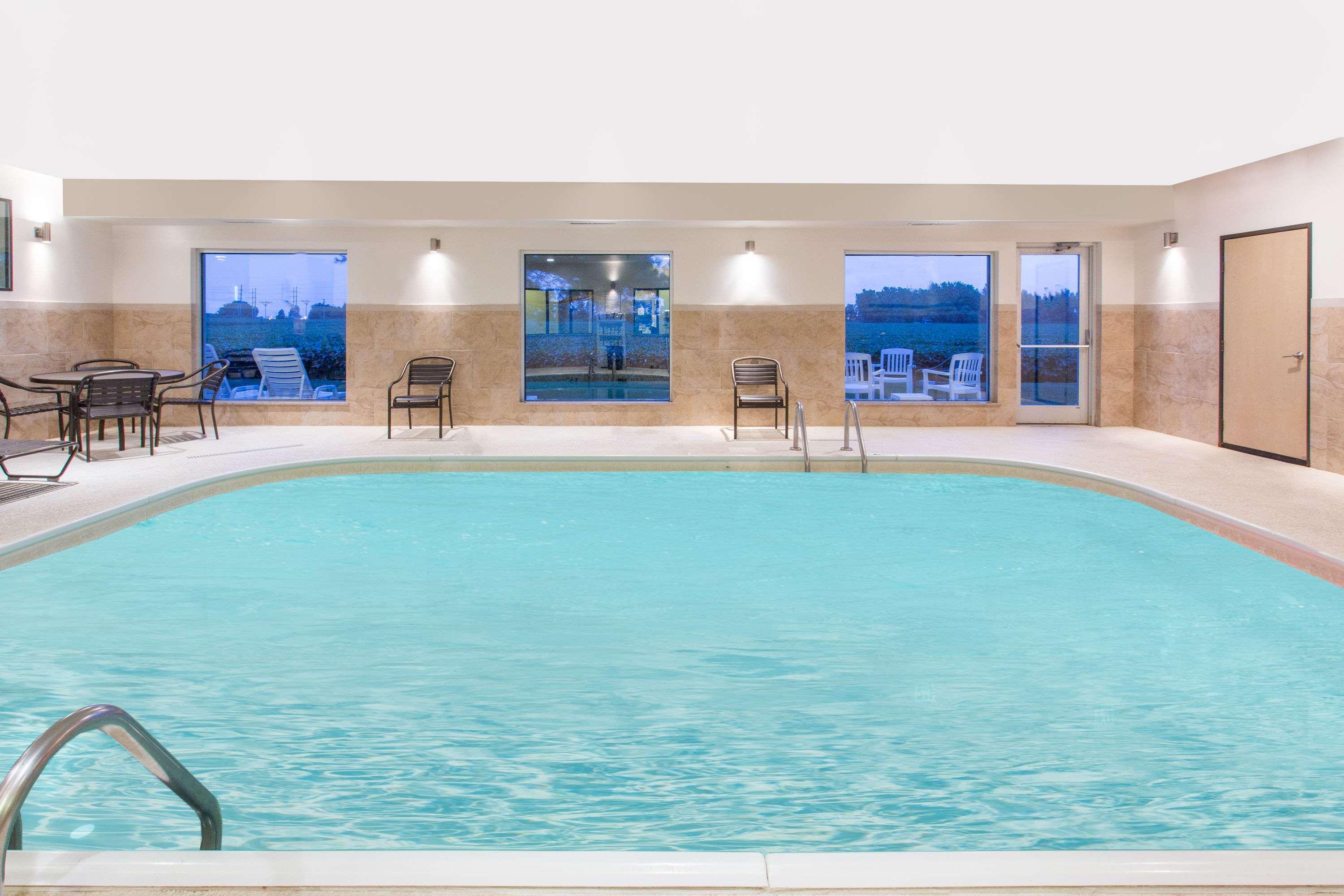 Baymont By Wyndham Mattoon Hotel Bagian luar foto