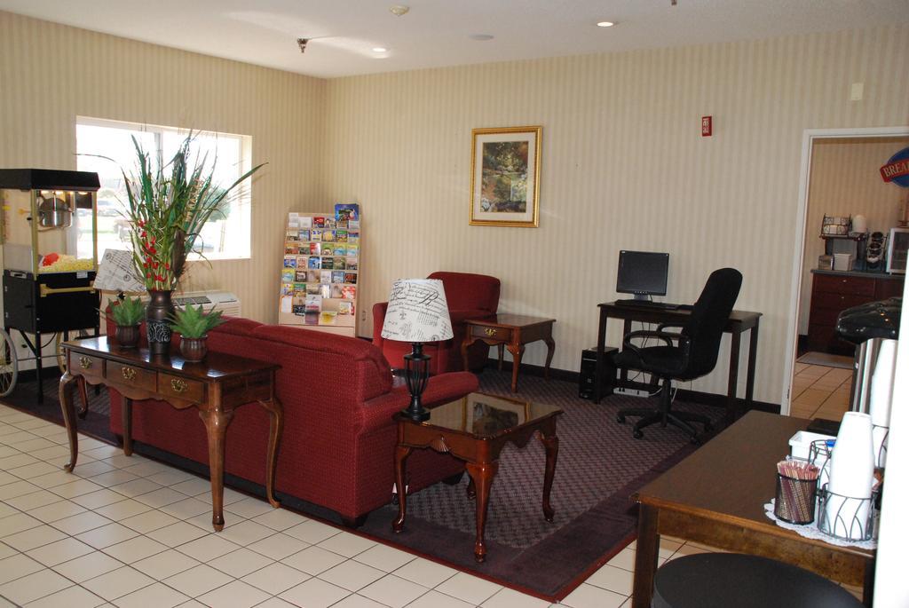 Baymont By Wyndham Mattoon Hotel Bagian luar foto