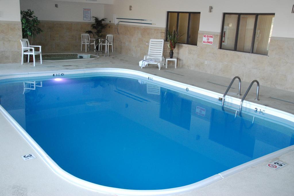 Baymont By Wyndham Mattoon Hotel Bagian luar foto